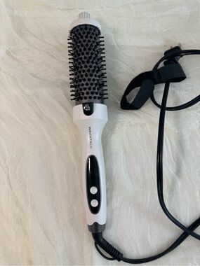Wavytalk 1.5 Inch Blowout Boost Ionic Thermal Brush